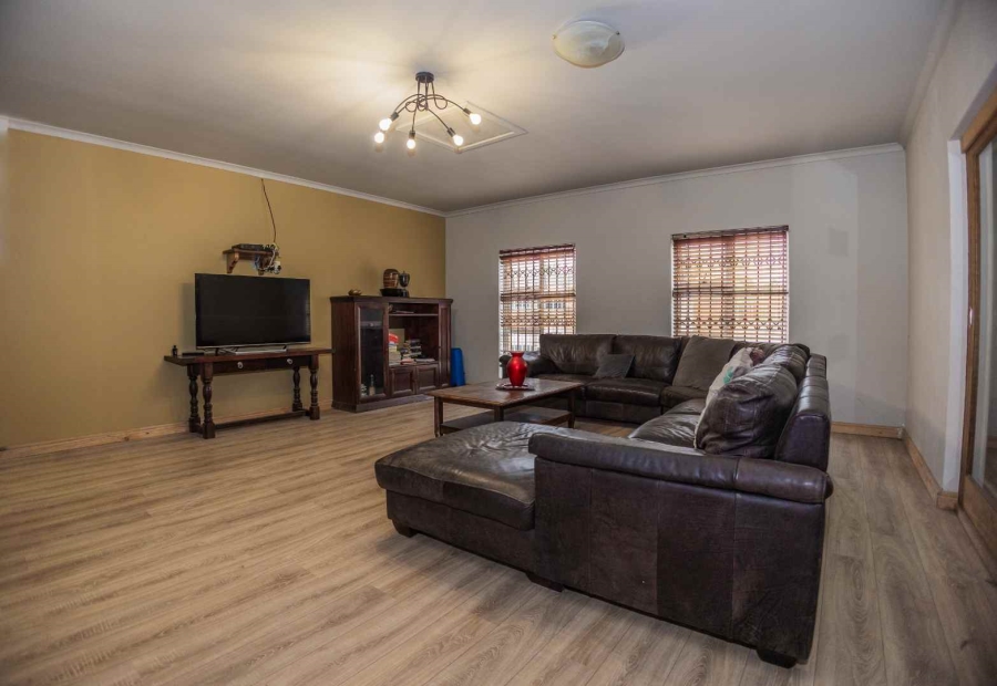 To Let 3 Bedroom Property for Rent in Protea Heights Western Cape